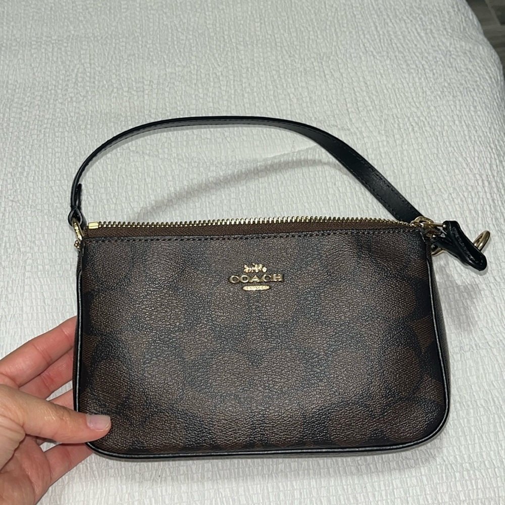 Nolita 19 In Signature Canvas